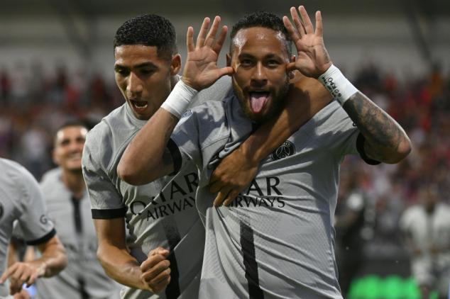 Neymar marca e PSG goleia Clermont-Ferrand na estreia no Francês