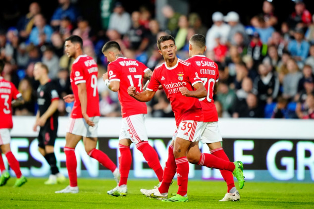 Youngsters Fernandez, Araujo help Benfica into Champions League play-offs