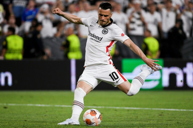 Serbia's Kostic completes Juventus move