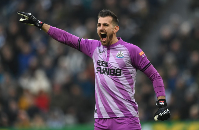Man Utd and Newcastle agree fee for Dubravka