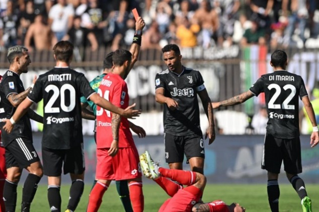 Juventus posts record losses