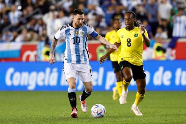 Messi deslumbra en media hora y Argentina golea 3-0 a Jamaica en amistoso