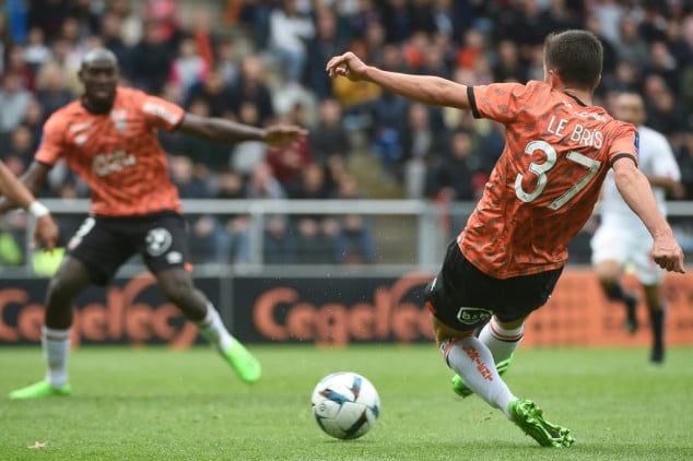 Ten-man Lorient keep it in family as they beat Lille