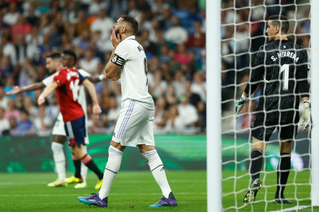 Benzema misses penalty to end Madrid's 100% record